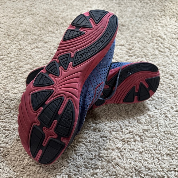 New Men's BROOKS Green Silence Running Track Shoes Size 8 - Picture 4 of 5